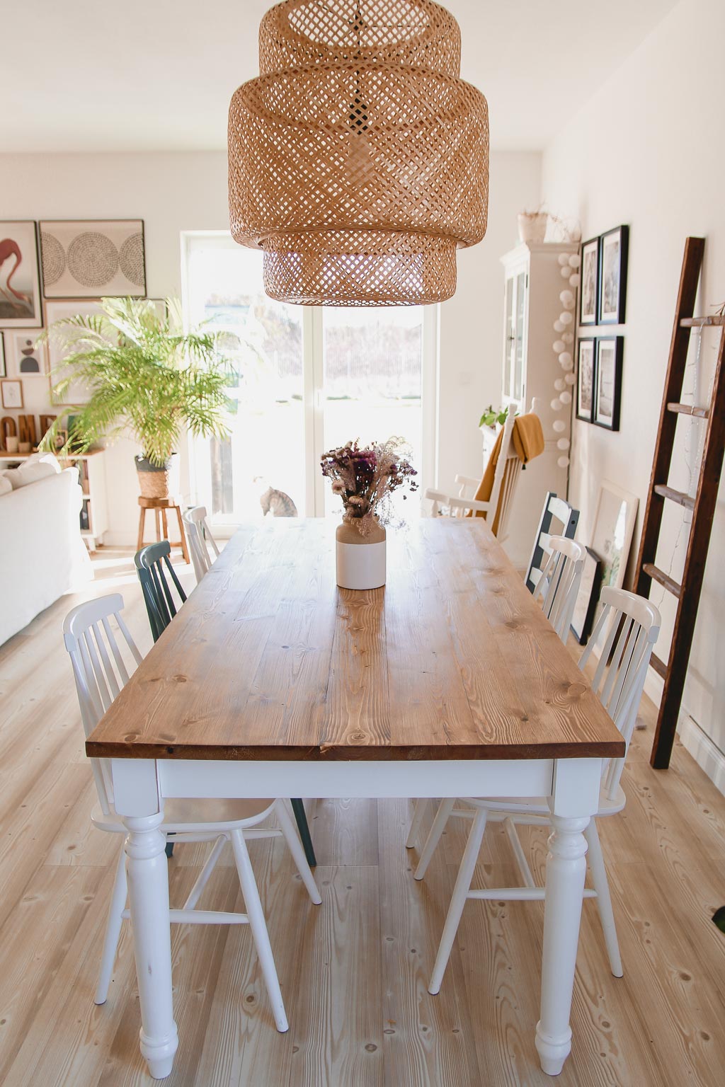 stół w stylu rustykalnym